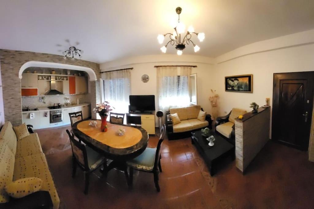 Accogliente Casa Nel Centro Storico Di Valona * Влёра